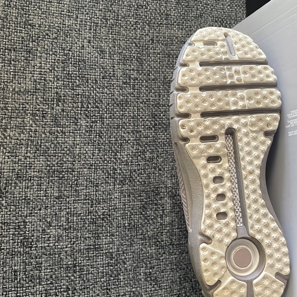 Under armour hovr. Worn once or twice, look brand new - Picture 4 of 4